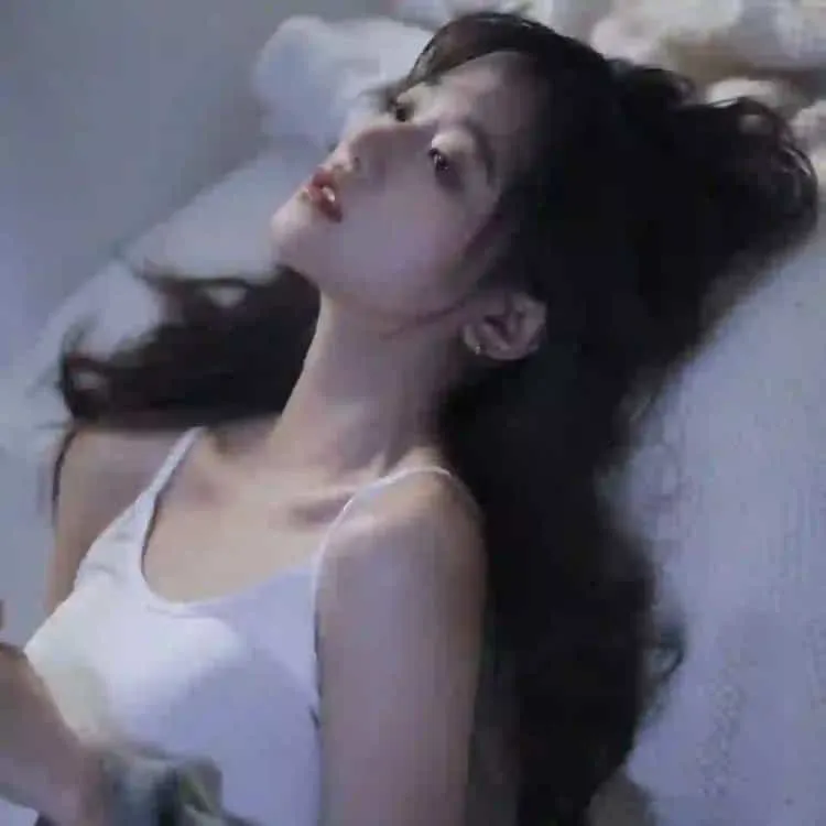 【大女主逆袭】《安娜》裴秀智演技爆发：靠撒谎偷走财阀千金的人生，假名媛的刺激逆袭史